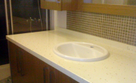 çimstone riviera banyo tezgahı uygulaması. Çimstone un istiridye kabuklu orjinal ürününden imâl edilmiştir.