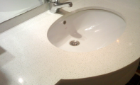 Çimstone Lapland banyo tezgahı uygulaması. Orjinal Çimstone markasının kristal taneli beyaz ürünüdür. Çimstone leke tutmayan yapısı ile banyo tezgahlarınında vazgeçilmez malzemesi olmuştur.
