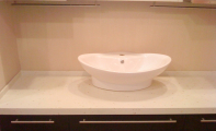 Çimstone Banyo dolap üstü tezgahlar. Çimstone u granitten ayıran en önemli özelliği camsı pürüssüzlükteki yüzeyidir. Bu yüzeyi ile bakteri barındırmayan Çimstone sıvı emilimi yapmadığından altındaki ahşap dolaplarıda zamanla bozmaz.